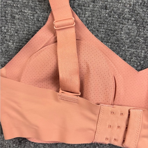 KNIX Women’s Peach Colored V-Neck Removable Pads Wireless Bra size: 4 - Picture 4 of 9